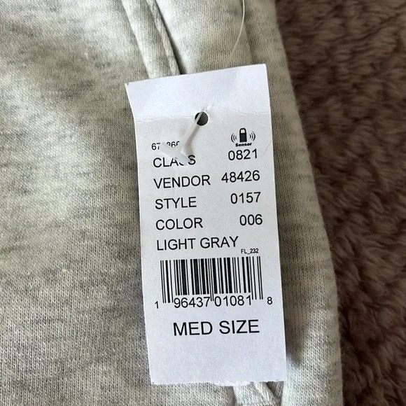 PacSun Women’s Light Gray And Cream Shorts Size Medium NWT - Picture 2 of 6